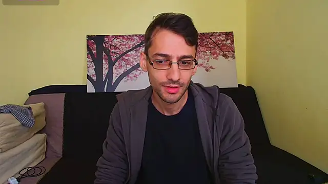 Snapshot of HungEddy chatting on 2, 10, 2025 HungEddy online show from 2, 10, 2025