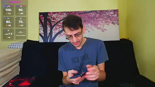 Snapshot of HungEddy chatting on 25, 10, 2025 HungEddy online show from 25, 10, 2025