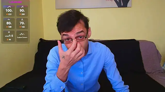 Snapshot of HungEddy chatting on 12, 11, 2025 HungEddy online show from 12, 11, 2025