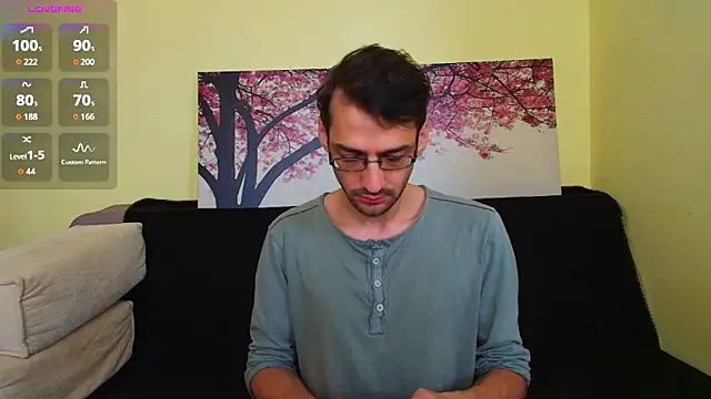 Snapshot of HungEddy chatting on 21, 11, 2025 HungEddy online show from 21, 11, 2025