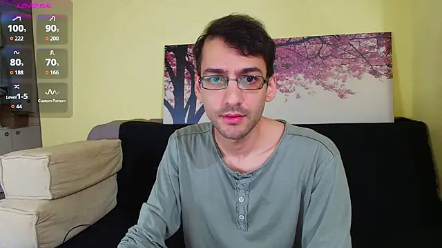 Snapshot of HungEddy chatting on 22, 11, 2025 HungEddy online show from 22, 11, 2025