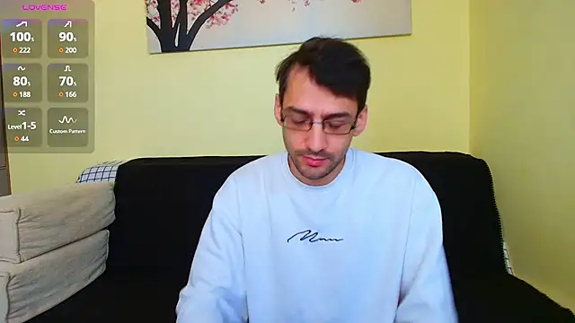 Snapshot of HungEddy chatting on 24, 11, 2025 HungEddy online show from 24, 11, 2025