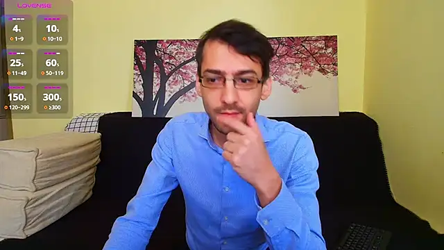 Snapshot of HungEddy chatting on 25, 11, 2025 HungEddy online show from 25, 11, 2025