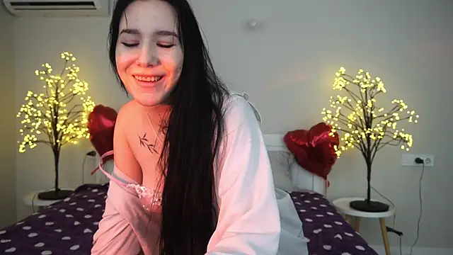 NikkiGoldSide online show from 8, 3, 2025