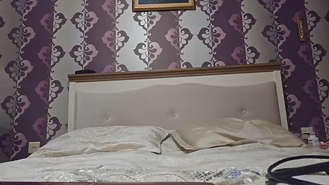 AlejandraDelaney online show from 4, 2, 2025