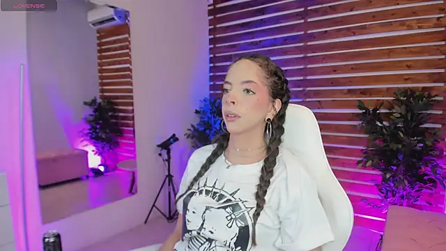 Sapphire Venuss online show from 22, 2, 2026