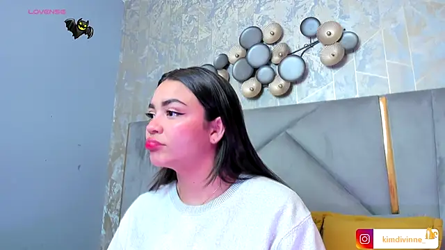 KimDevinne online show from 5, 11, 2025