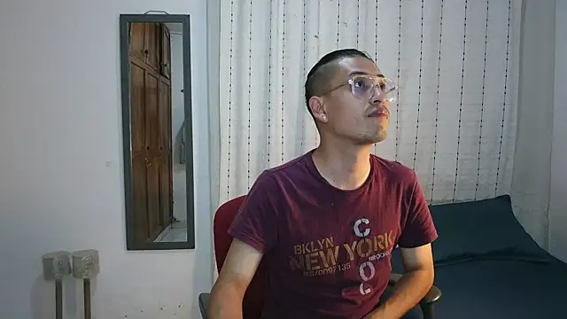 Snapshot of Orionferrer- chatting on 13, 12, 2025 Orionferrer- online show from 13, 12, 2025