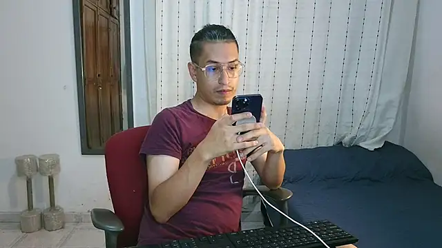 Snapshot of Orionferrer- chatting on 15, 12, 2025 Orionferrer- online show from 15, 12, 2025