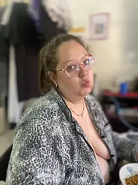 Chloee ep online show from 8, 12, 2024