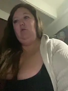 Chloee ep online show from 6, 10, 2025