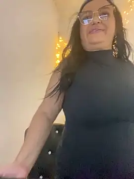 Gia Nahomi online show from 3, 12, 2024