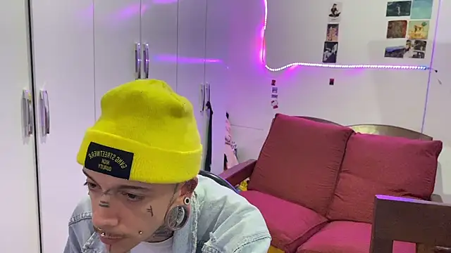 Snapshot of Seebohm1111 chatting on 2, 11, 2025 Seebohm1111 online show from 2, 11, 2025