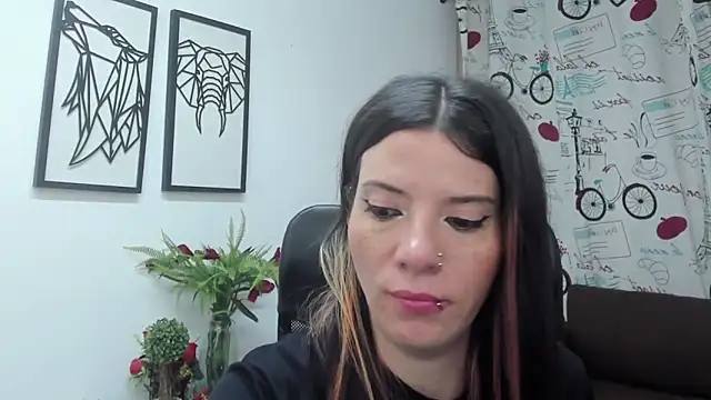 Snapshot of DanaaRey chatting on 5, 11, 2025 DanaaRey online show from 5, 11, 2025