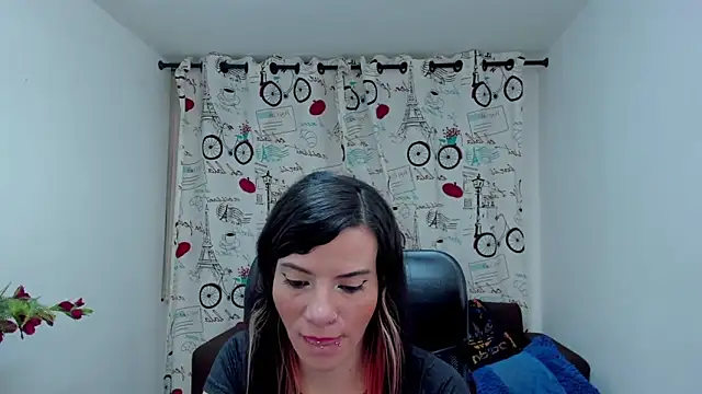 Snapshot of DanaaRey chatting on 7, 11, 2025 DanaaRey online show from 7, 11, 2025