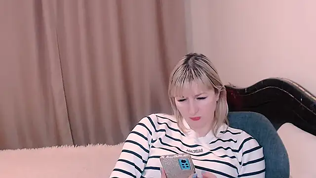 Snapshot of Incredible_Ariela chatting on 2, 2, 2025 Incredible Ariela online show from 2, 2, 2025