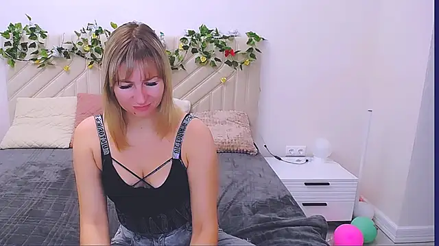 Snapshot of Incredible_Ariela chatting on 16, 9, 2025 Incredible Ariela online show from 16, 9, 2025