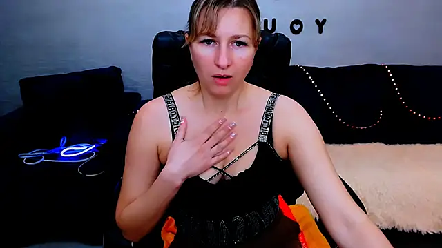 Snapshot of Incredible_Ariela chatting on 28, 9, 2025 Incredible Ariela online show from 28, 9, 2025