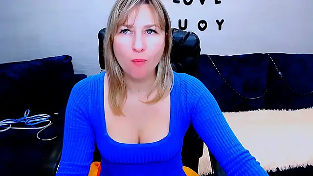Snapshot of Incredible_Ariela chatting on 2, 10, 2025 Incredible Ariela online show from 2, 10, 2025