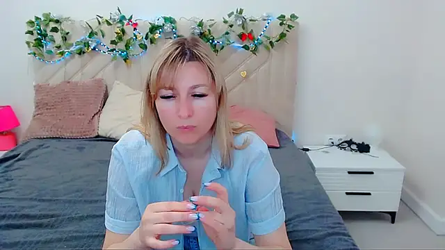 Snapshot of Incredible_Ariela chatting on 7, 5, 2026 Incredible Ariela online show from 7, 5, 2026