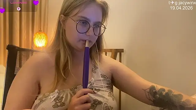 Snapshot of JacyWinslat chatting on 19, 4, 2026 JacyWinslat online show from 19, 4, 2026