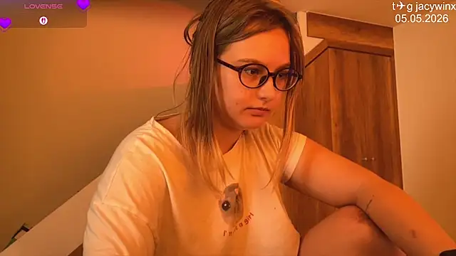 Snapshot of JacyWinslat chatting on 5, 5, 2026 JacyWinslat online show from 5, 5, 2026