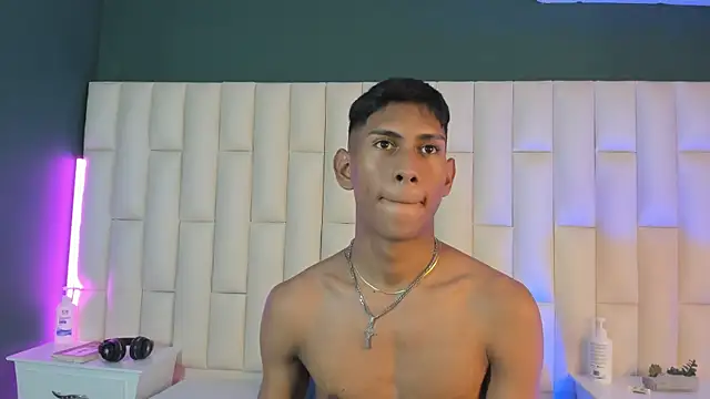 Snapshot of Nick_Collins18 chatting on 16, 2, 2025 Nick Collins18 online show from 16, 2, 2025