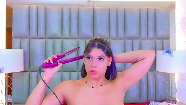 TiaraRosse online show from 5, 3, 2026