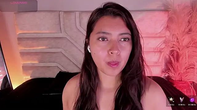 Snapshot of Rebeca_Williams_ chatting on 4, 11, 2025 Rebeca Williams online show from 4, 11, 2025