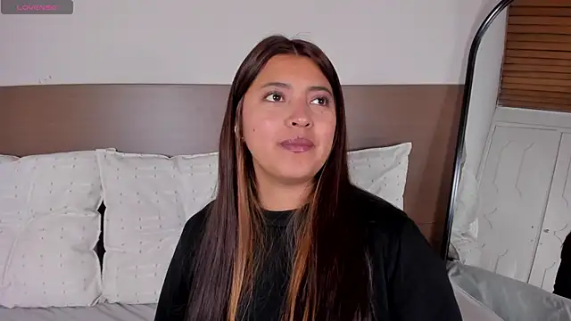 Snapshot of Rebeca_Williams_ chatting on 5, 6, 2026 Rebeca Williams online show from 5, 6, 2026