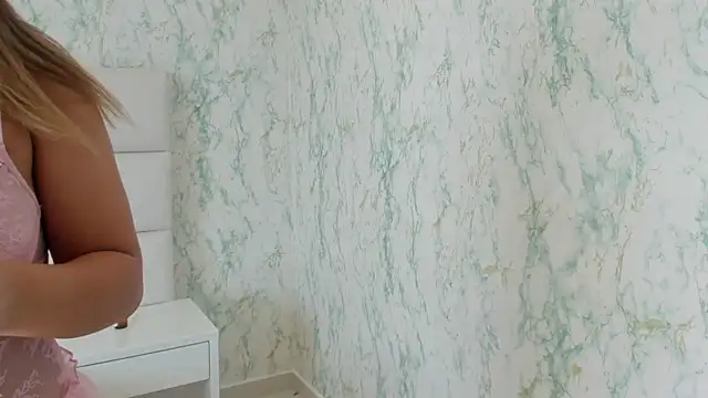 MIA  SAENZ online show from 25, 12, 2024