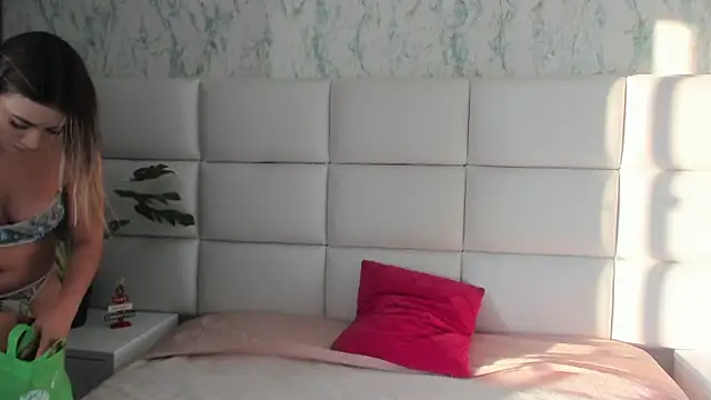 MIA  SAENZ online show from 9, 1, 2025