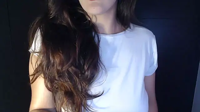 AdharaLujan online show from 16, 4, 2026