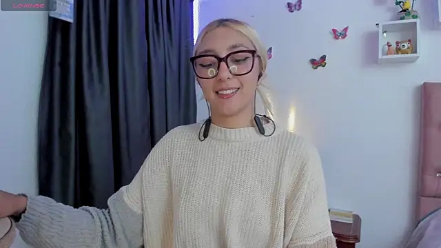 Snapshot of Soffy-brooks chatting on 16, 5, 2026 Soffy-brooks online show from 16, 5, 2026