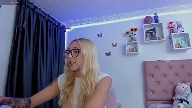 Snapshot of Soffy-brooks chatting on 28, 5, 2026 Soffy-brooks online show from 28, 5, 2026