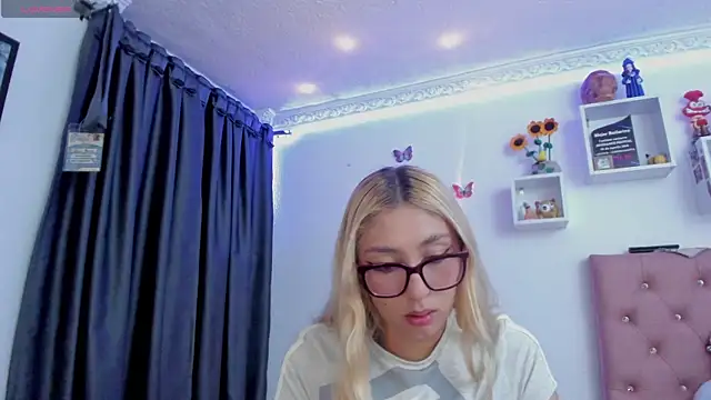 Snapshot of Soffy-brooks chatting on 31, 5, 2026 Soffy-brooks online show from 31, 5, 2026