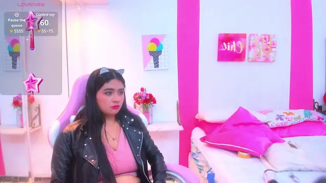 scarlette 15  online show from 25, 1, 2025