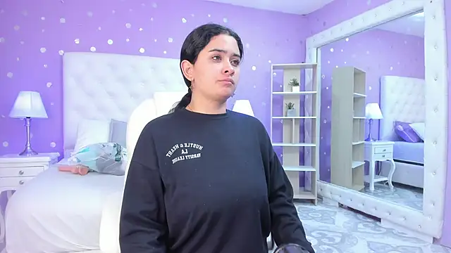 scarlette 15  online show from 18, 10, 2025