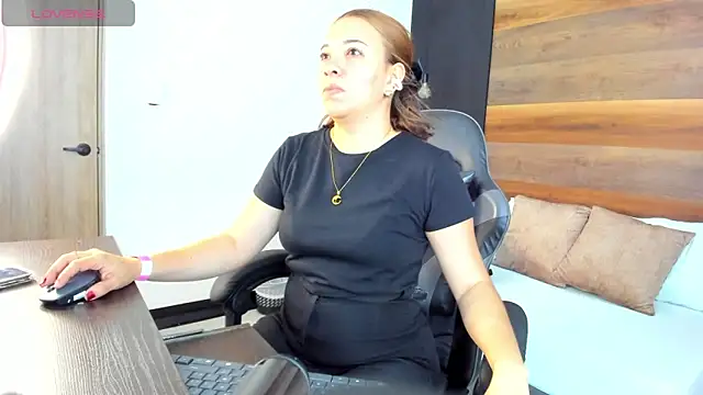 Snapshot of alma_fenix chatting on 22, 9, 2025 alma fenix online show from 22, 9, 2025