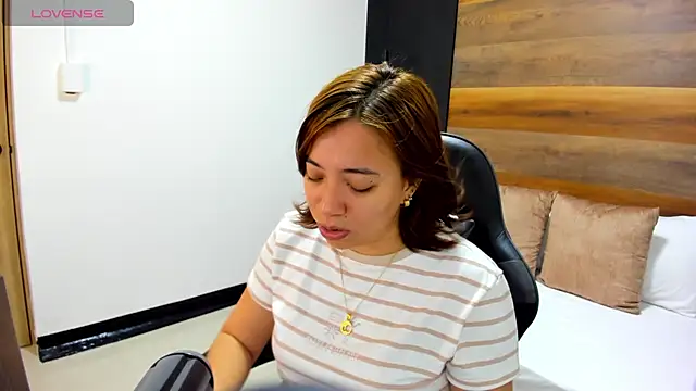 Snapshot of alma_fenix chatting on 23, 9, 2025 alma fenix online show from 23, 9, 2025