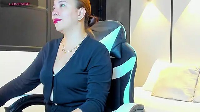 Snapshot of alma_fenix chatting on 14, 10, 2025 alma fenix online show from 14, 10, 2025