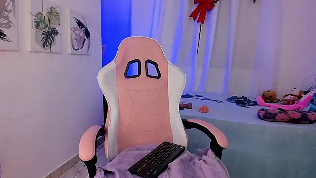 Snapshot of Lia_Petite1 chatting on 7, 3, 2025 Lia Petite1 online show from 7, 3, 2025