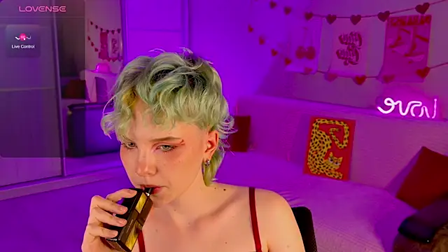 Snapshot of School_Love chatting on 17, 3, 2025 School Love online show from 17, 3, 2025