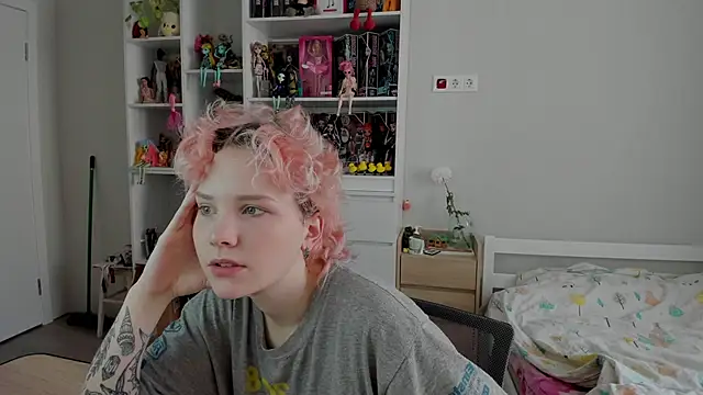 School Love online show from 26, 11, 2025