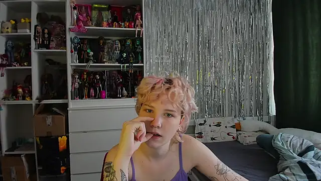 School Love online show from 3, 4, 2026