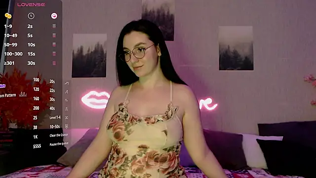 Fluffy Tiffy online show from 8, 1, 2025