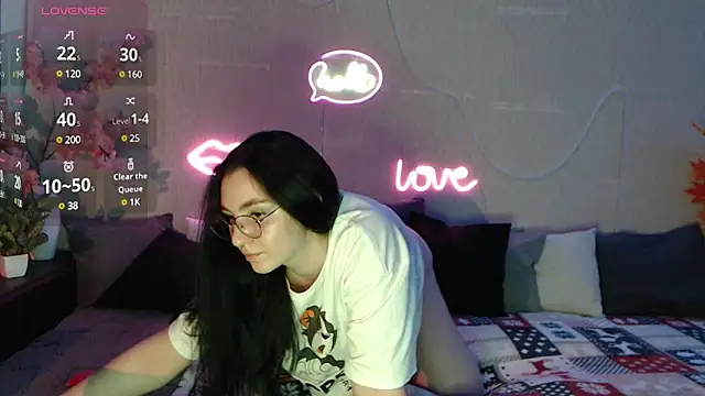 Fluffy Tiffy online show from 20, 1, 2025