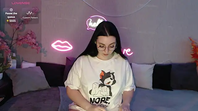 Fluffy Tiffy online show from 23, 1, 2025