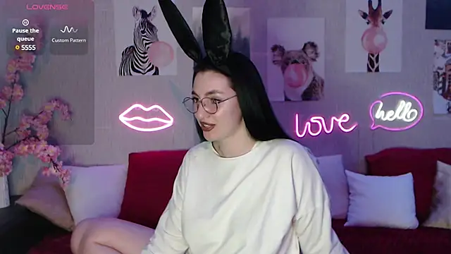 Fluffy Tiffy online show from 13, 2, 2025