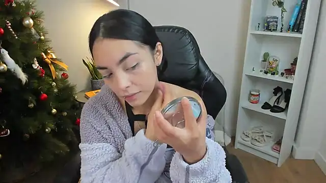  BellaEvans  online show from 17, 12, 2025